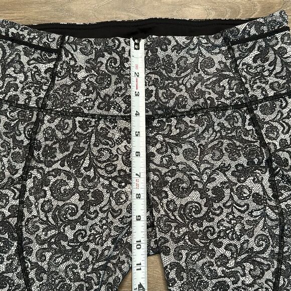 Lululemon Outrun Crop Mini Cinder Lace White Black Mesh Leggings Size 10 - Picture 10 of 13